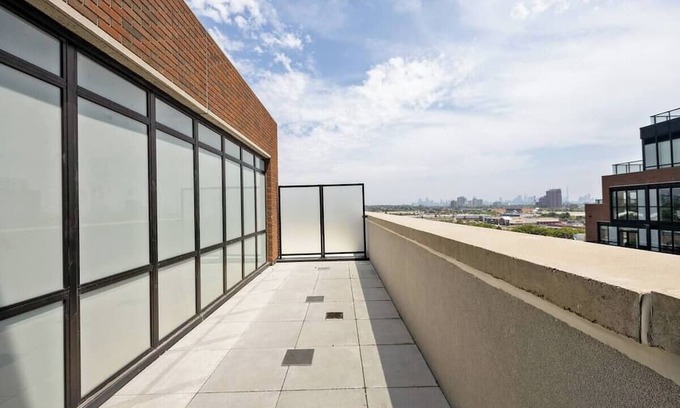 Harwood Apartment | Spacious 4BR Suite Getaway with AMAZING City Views