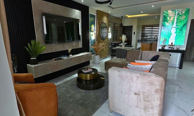 Surulere Apartment | ChiChi’s Pad…nNewly built 3-bedroom apartment in enchanting Lagos with AC