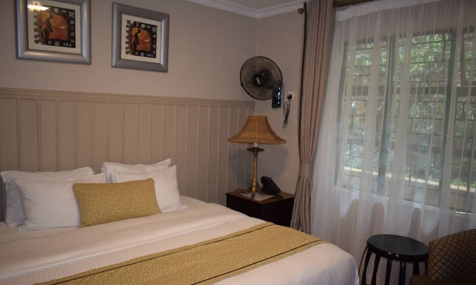 Gigiri Hotel | Standard ensuite with Shower