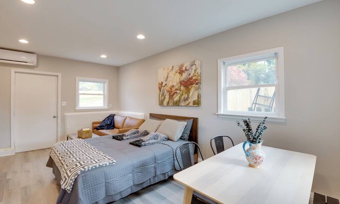 Woodbridge House | 2 Mi to Historic Occoquan District: Modern Duplex