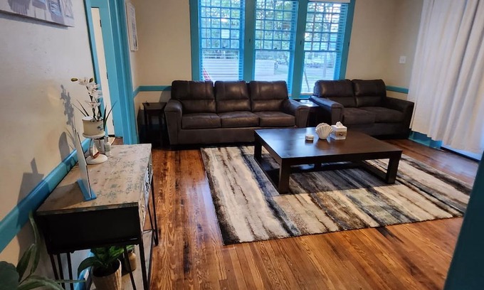 Galveston House | 7 Guests Galveston Coastal Retreat - 3Blks from the Beach! with WiFi, AC