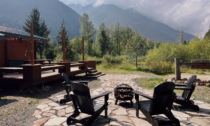 Fraser Valley Regional District Cabin | Peaceful cabin in the mountains with pond view. Pet friendly!