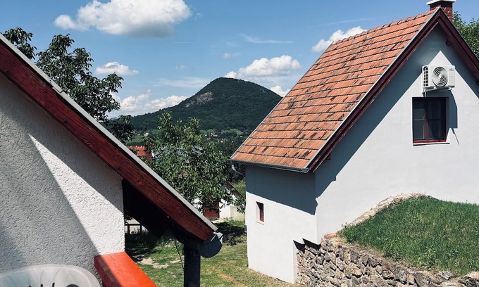 Nemesgulacs Cottage | Cosy one bedroom cottage with perfect views with AC close to Lake Balaton