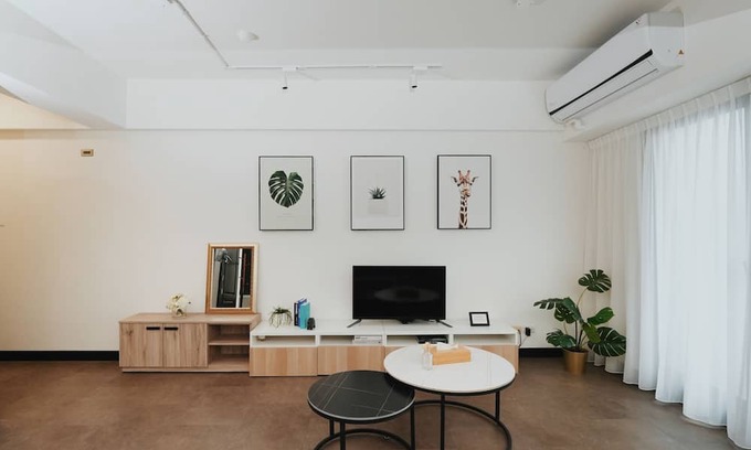 Zhongshan Apartment | Charming 1-bedroom apartment in fabulous Taipei City with AC, WiFi