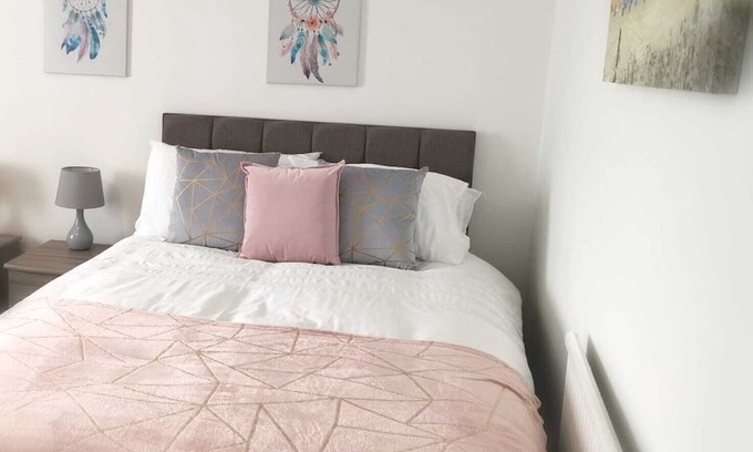 St. Thomas House | Parking, Smart TV's in All Rooms, Central Location