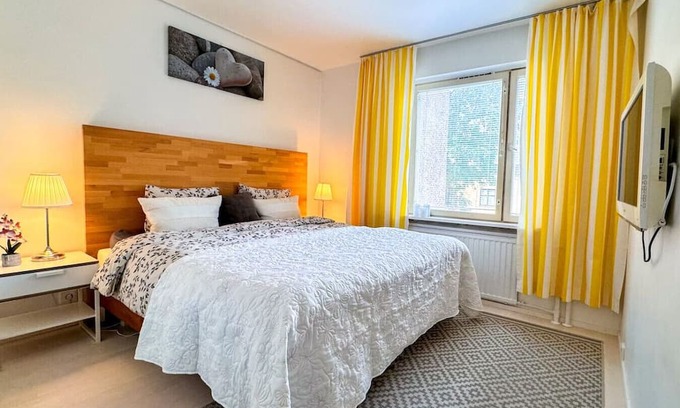 Punavuori Apartment | Vibrant Helsinki Stay | 5 Min to Design District