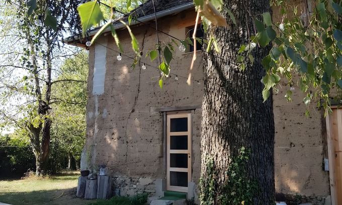 Les Abrets en Dauphine Cottage | Cottage 'Les Petites Bottes' with Mountain View and Private Garden
