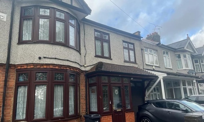 Mayfield House | Cosy Rooms within Family Home with shared facilities