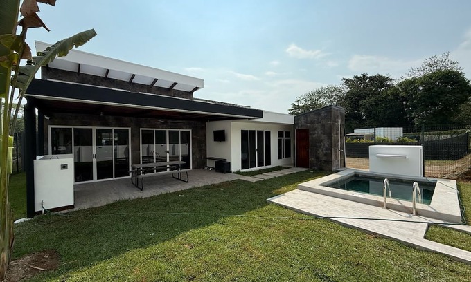 Tarcoles House | Casa Kai, a house with everything around it: mountains, beaches, tranquility.