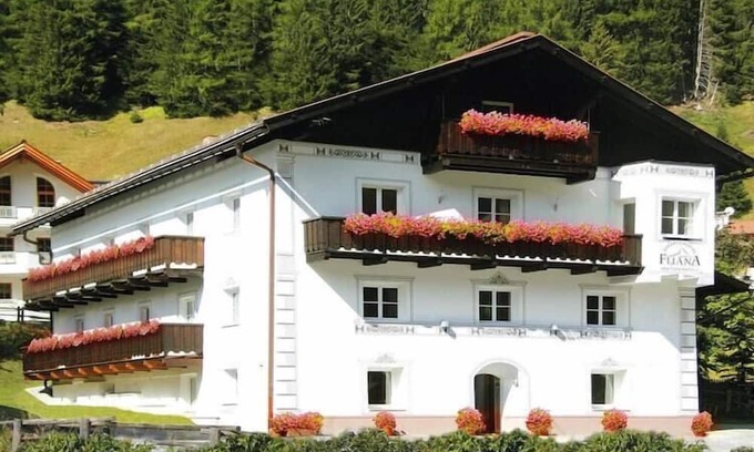 Mathon Apartment | Apartment in Ischgl overlooking the mountains