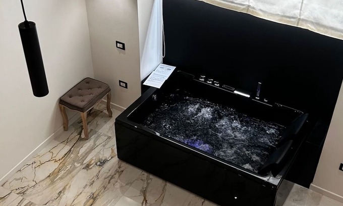 Pulsano Bed & Breakfast | Suite Visconti – Romantic Spa Suite with Private Whirlpool in Pulsano Old Town