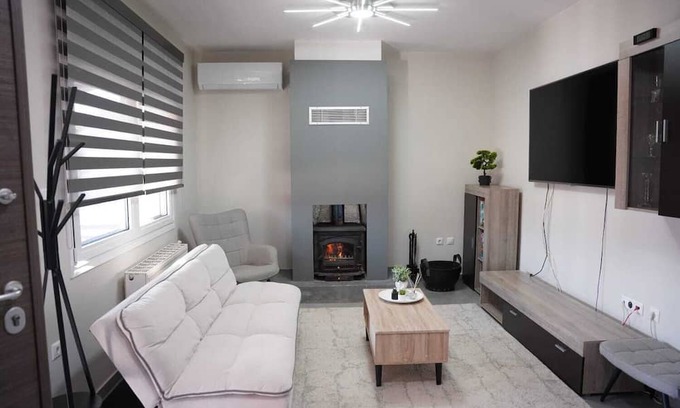 Trikala House | A quiet house perfect for families with free parking inside the yard.