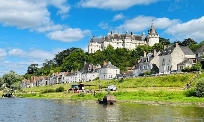 Chaumont-sur-Loire Apartment | Apartment with splendid view of the Loire and Château de Chaumont sur Loire