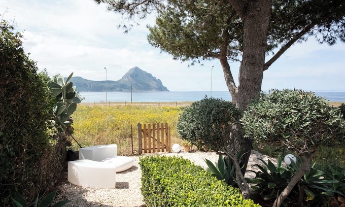 Macari House | Casa Ponente with Sea View on the Gulf of Macari