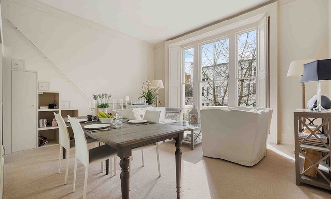Campden Apartment | 1st class, 1st floor Kensington apt with Mezzanine