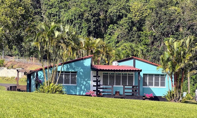 Mata de Platano Ski Chalet | Yunque Valley! 3-bedroom chalet in La Capital del sol, Luquillo! with AC, WiFi!