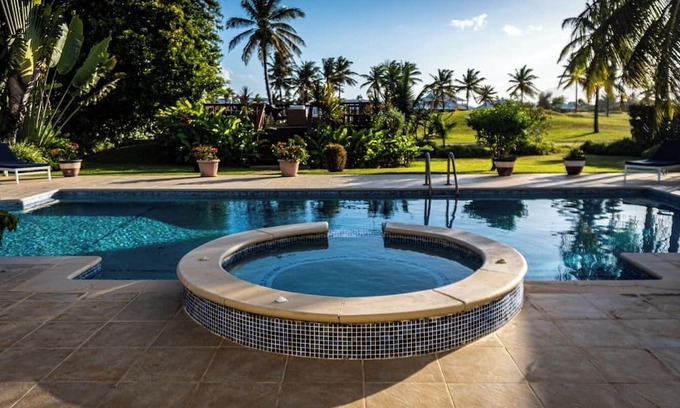 Lowlands Villa | Charming 4-bedroom villa with AC and WiFi in the gated community.