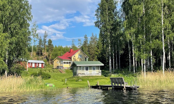 Parikkala Villa | Villa Niemelä ulkoporeammeella Parikkalassa. Perheet ja lemmikit tervetulleita!