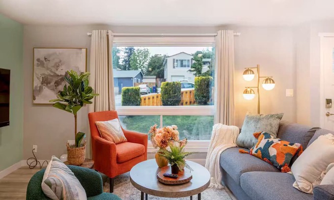 Bryn Mawr-Skyway House | Modern 5Bd+3Ba Remodeled Home with BBQ + Backyard