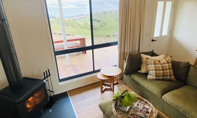 Korumburra Cottage | Stunning Country Views @ Oak Vue Cottage