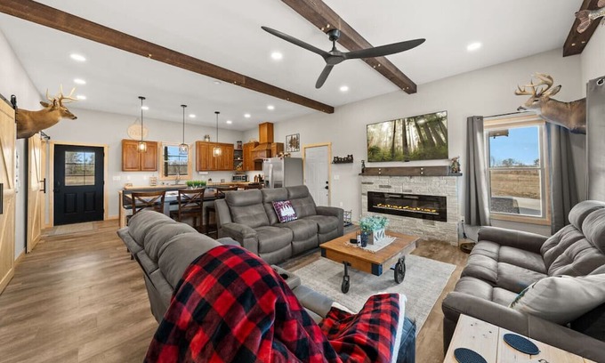 Markville House | Hibernation Station - 6BR On the Trails!