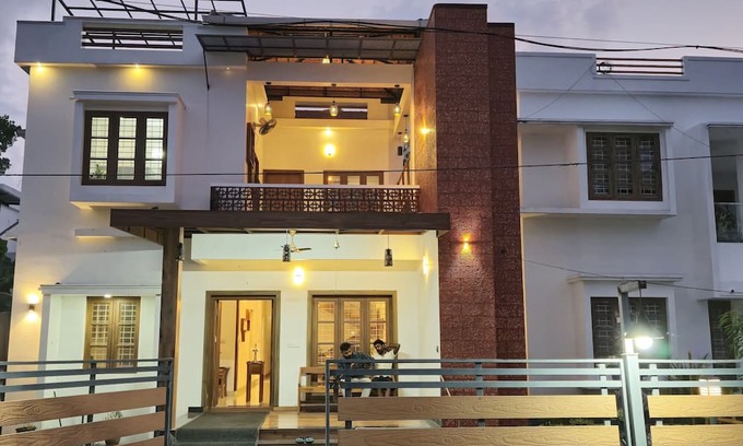 Alappuzha Villa | 4-bedroom villa in charming Alappuzha with AC, WiFi. Relax and unwind.