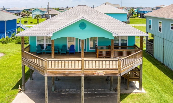 Port Bolivar House | Pelican Post - Beachside home with easy beach access