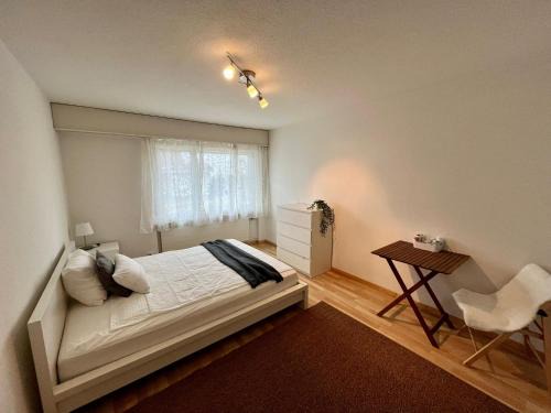 Oberlunkhofen House | Helles Zimmer mit eigener Dusche WC