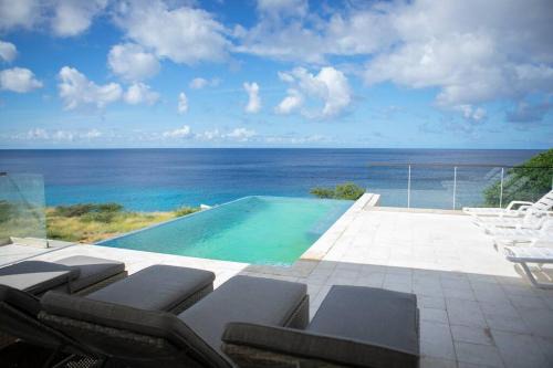 Lagun Villa | Oceanfront Private Pier Villa