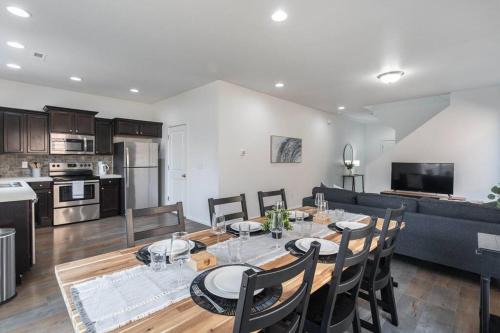 North Image House | Modern 3b/2b Retreat near Portland (Must-See)